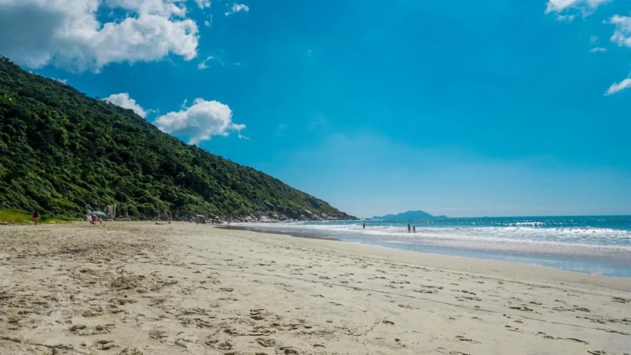 Apartment Villa Giardino: Beachfront Condo with Pool and Sports Facilities Florianopolis