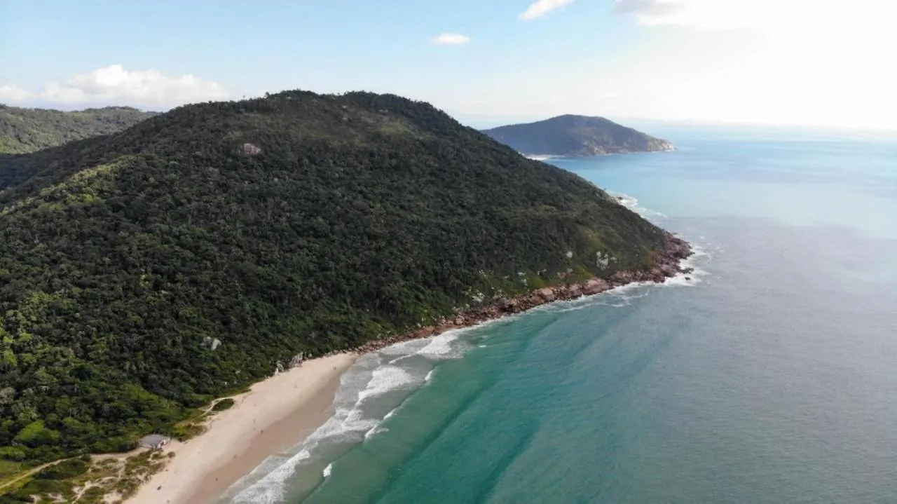 Apartment Villa Giardino: Beachfront Condo with Pool and Sports Facilities Florianopolis